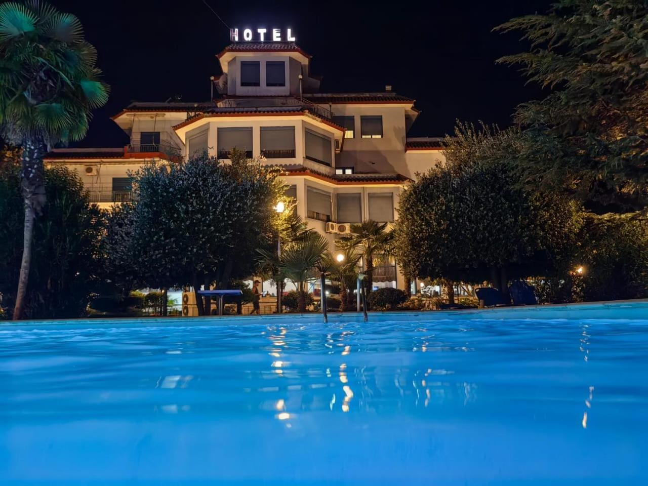 Gjirokastër Hotel Parku I Palmave מראה חיצוני תמונה